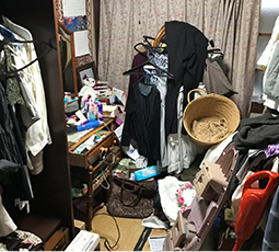 遺品整理を伴うお部屋の片づけ 作業前の写真